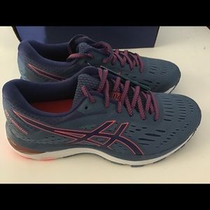 New ASICS Cumulus 20 running shoes women’s size 9